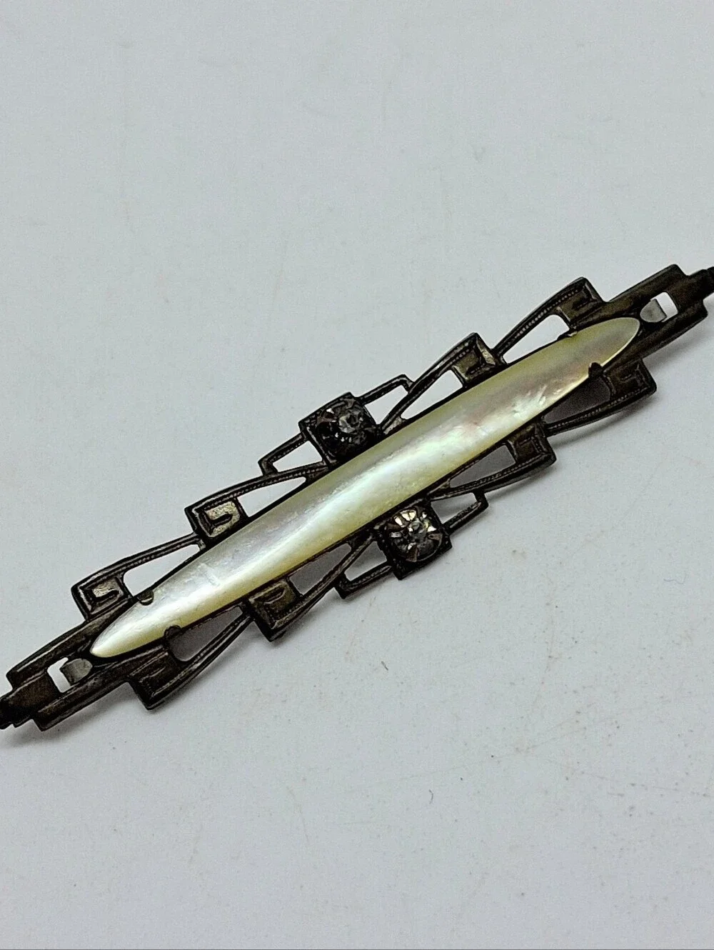 * Vintage Antique Art Deco Mother Of Pearl C Clasp Bar Pin Brooch